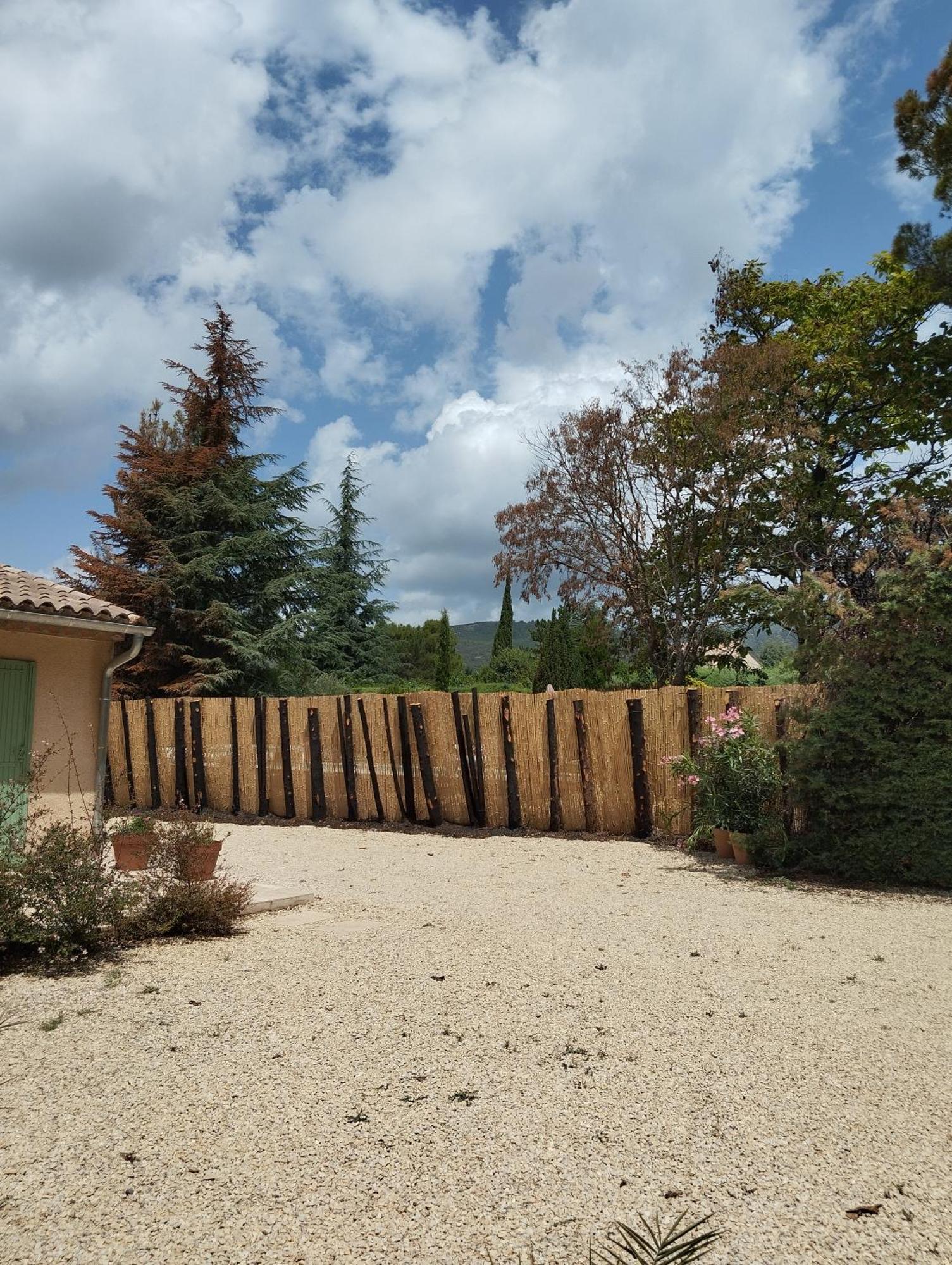 Bed and Breakfast Les Cheneslierres Lourmarin Exterior foto
